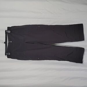 🧡 St John Bay capris. Women’s Size M Roll up for capris, roll down for pants.